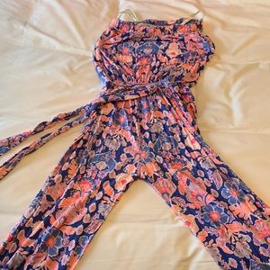Lily Pulitzer jumpsuit. Cinches at waist with tie. Groove style pants